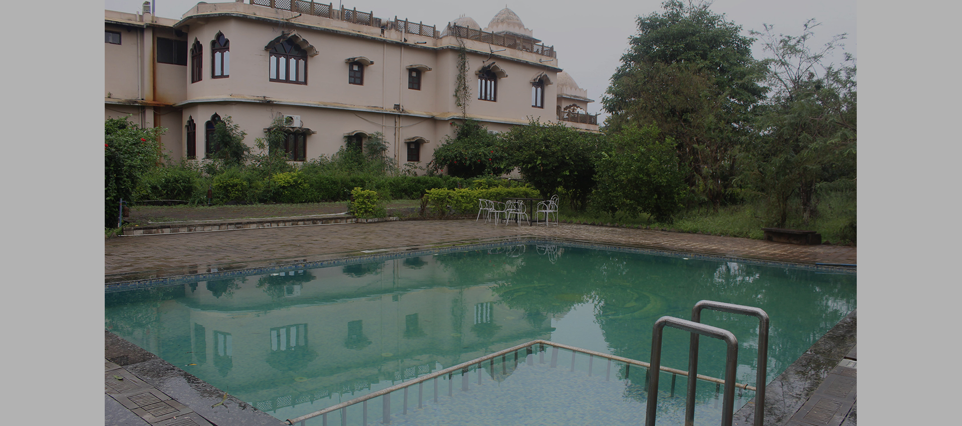 swimming pool -- Best resort in Bandhavgarh