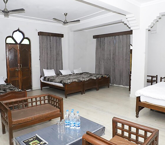 Wildlife resort Bandhavgarh Tala Gate